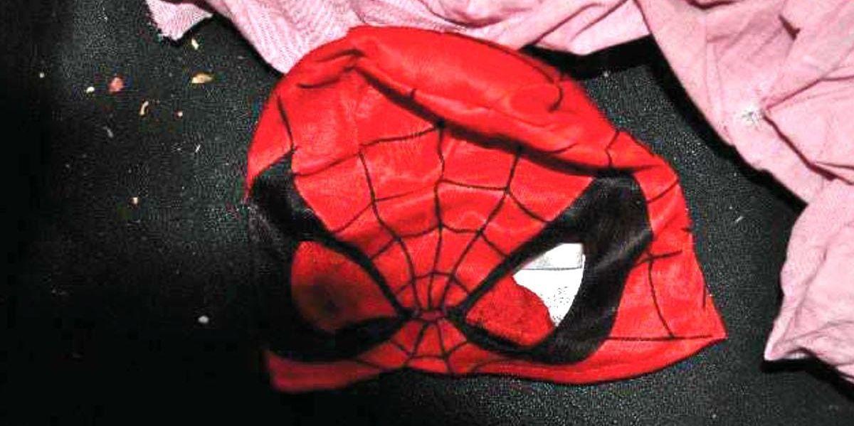 Den 8 januari rånades en man på Helenedal av flera maskerade rånare, en av dem bar Spindelmannenmask.