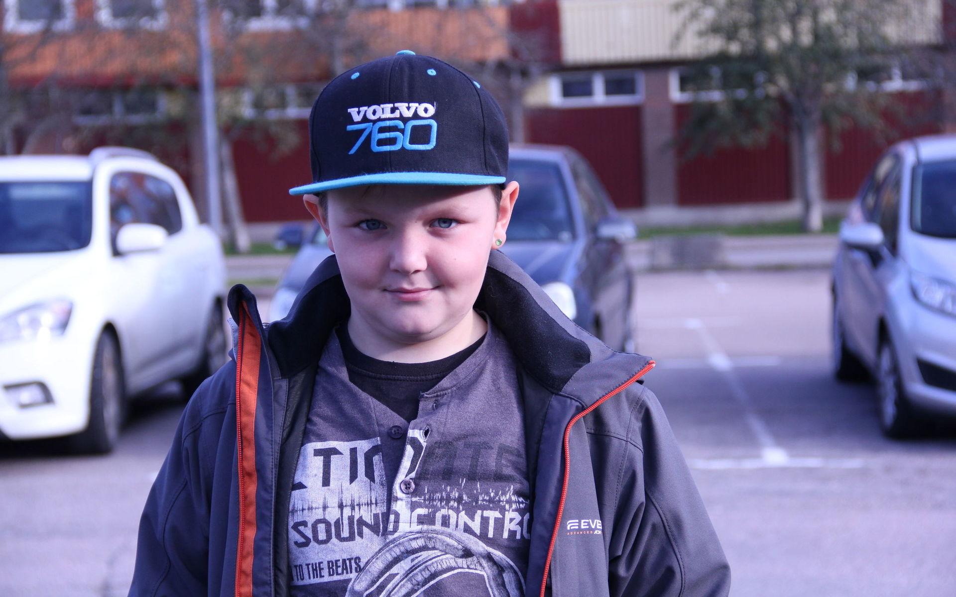 Linus Andreasson, 9 år:– Vi ska till Trollhättan och köra radiostyrd driftig. Det är med radiostyrda bilar. Sen ska jag bada med en kompis också. Och slappa lite med förstås.