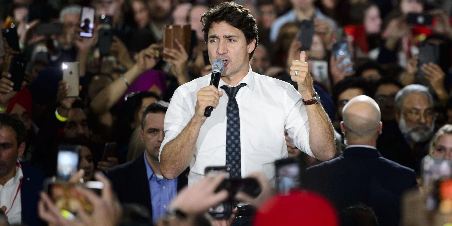 Det blir bara ett parti i regeringen, säger Kanadas premiärminister Justin Trudeau. Bilden är tagen vid ett stopp i valrörelsen den 19 oktober.