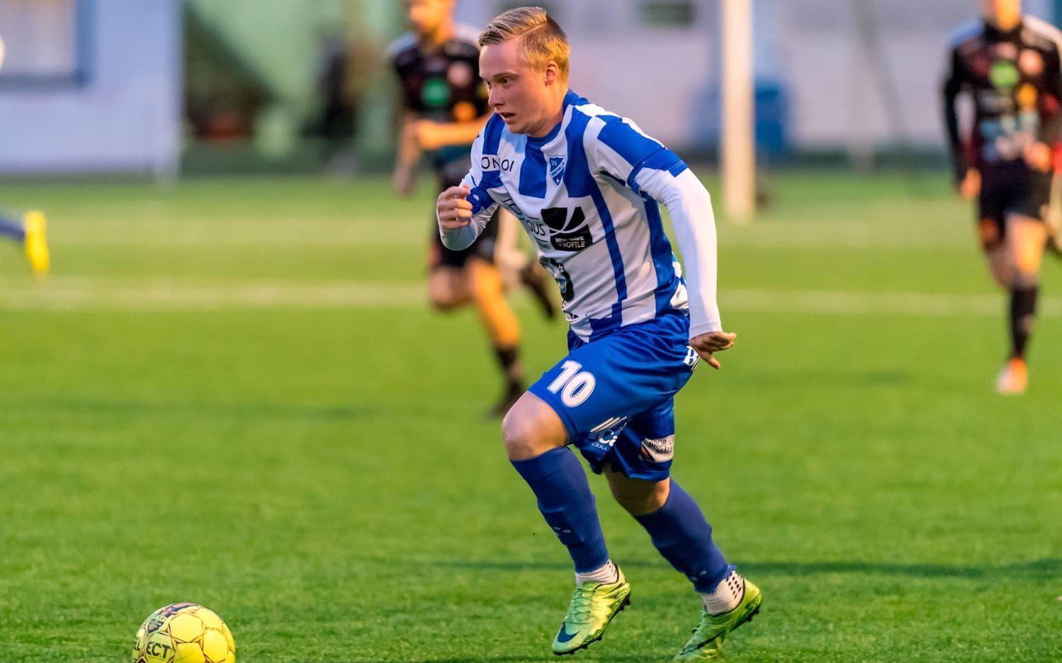 Adam Engeöbrektsson gjorde IFK Uddevallas enda mål mot Lidköping. Bilder: Håkan Fredriksson