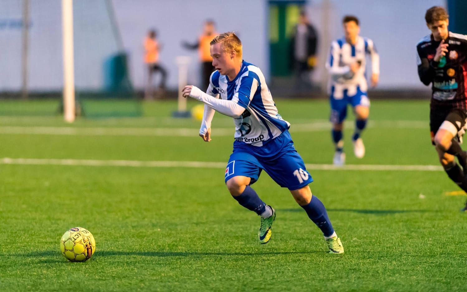 Adam Engeöbrektsson gjorde IFK Uddevallas enda mål mot Lidköping. Bilder: Håkan Fredriksson