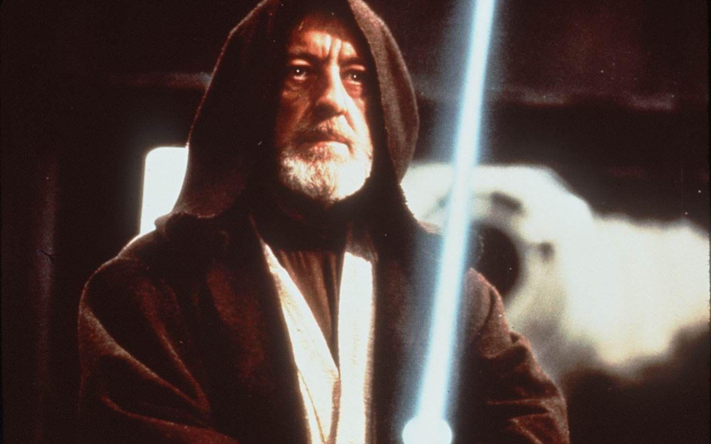 <strong>OBIWAN KENOBI SKULLE HA ÖVERLEVT.</strong> Från början var tanken att Obiwan Kenobi skulle överleva mötet med Darth Vader. Det var Lucas dåvarande fru, Marcia, som föreslog att Ben skulle offras. "Det gjorde hotet från Darth Vader bara ännu större", beskriver George Lucas i <a href="http://www.news.com.au/finance/business/media/the-secret-weapon-behind-star-wars/news-story/75eb078a8b14d93fce23b06e98805ffb">en intervju</a>. Foto: TT