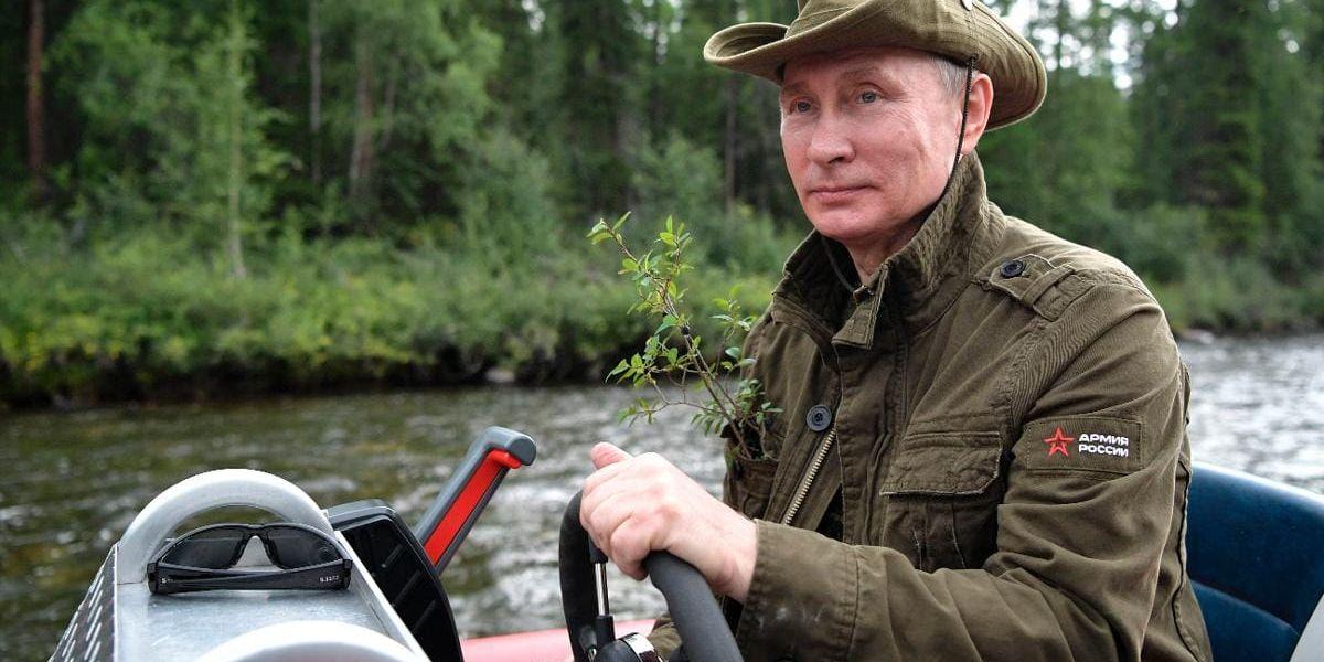 Propagandabild. Oliver Stones dokumentär är lika falsk som de propagandabilder som skickas ut från Kreml. Putin på fiskesemester i Sibirien.