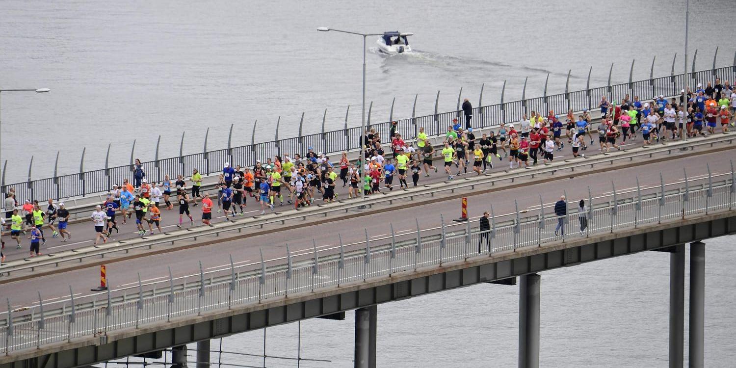 Goda nyheter för alla Stockholm Marathon-löpare: från och med 2018 slipper ni springa uppför Västerbron mer än en gång. Arkivbild.