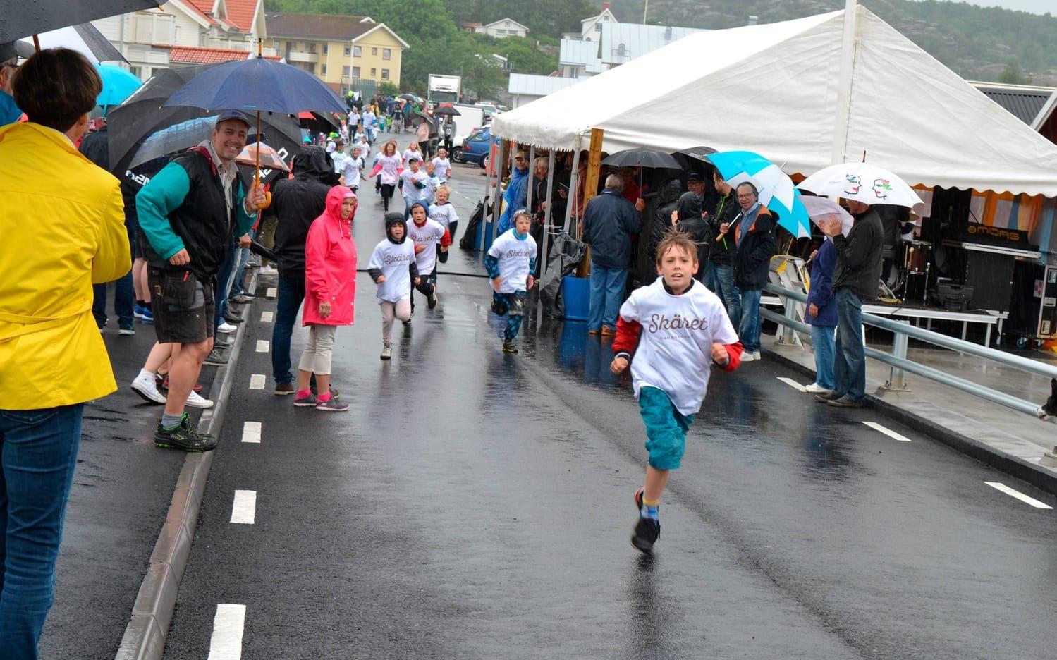 Broloppet lockade många deltagare trots regnet.