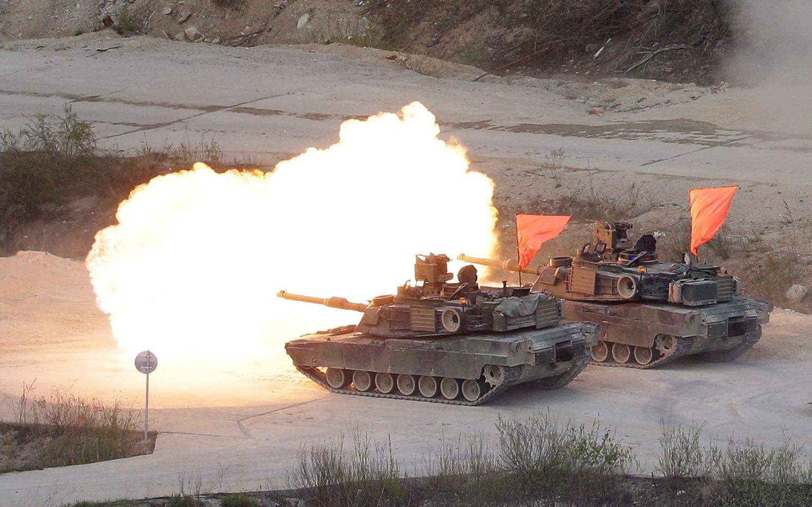 Sydkoreanska stridsvagnar under övningen. BILD: TT