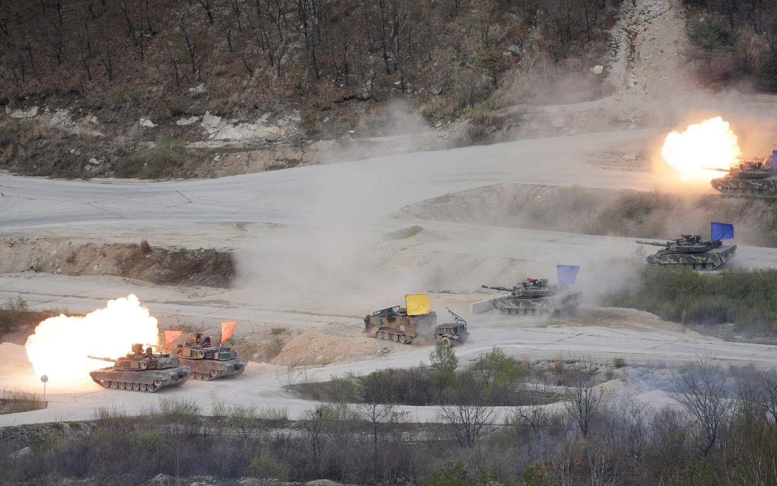 Sydkoreanska stridsvagnar under övningen med USA på tisdagen. BILD: TT