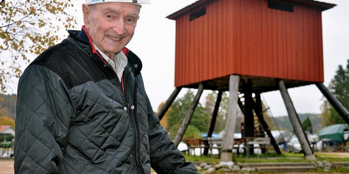 Oswalds båk. För 15 år sedan byggde Oswald Gustafsson den här båken på Vindöns camping. ”Det är en fullskalig kopia av den båk som fanns i Lysekil på 1850-talet”, säger Oswald.