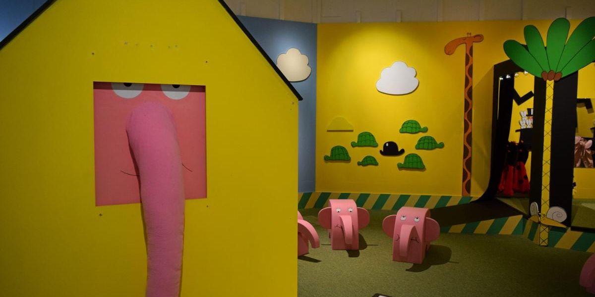 Lekfullt. Äntligen får vi leka med de rosa elefanterna och de andra djuren från det kultförklarade barnprogrammet Fem myror är fler än fyra elefanter. Utställningen invigs i dag på Bohusläns museum.