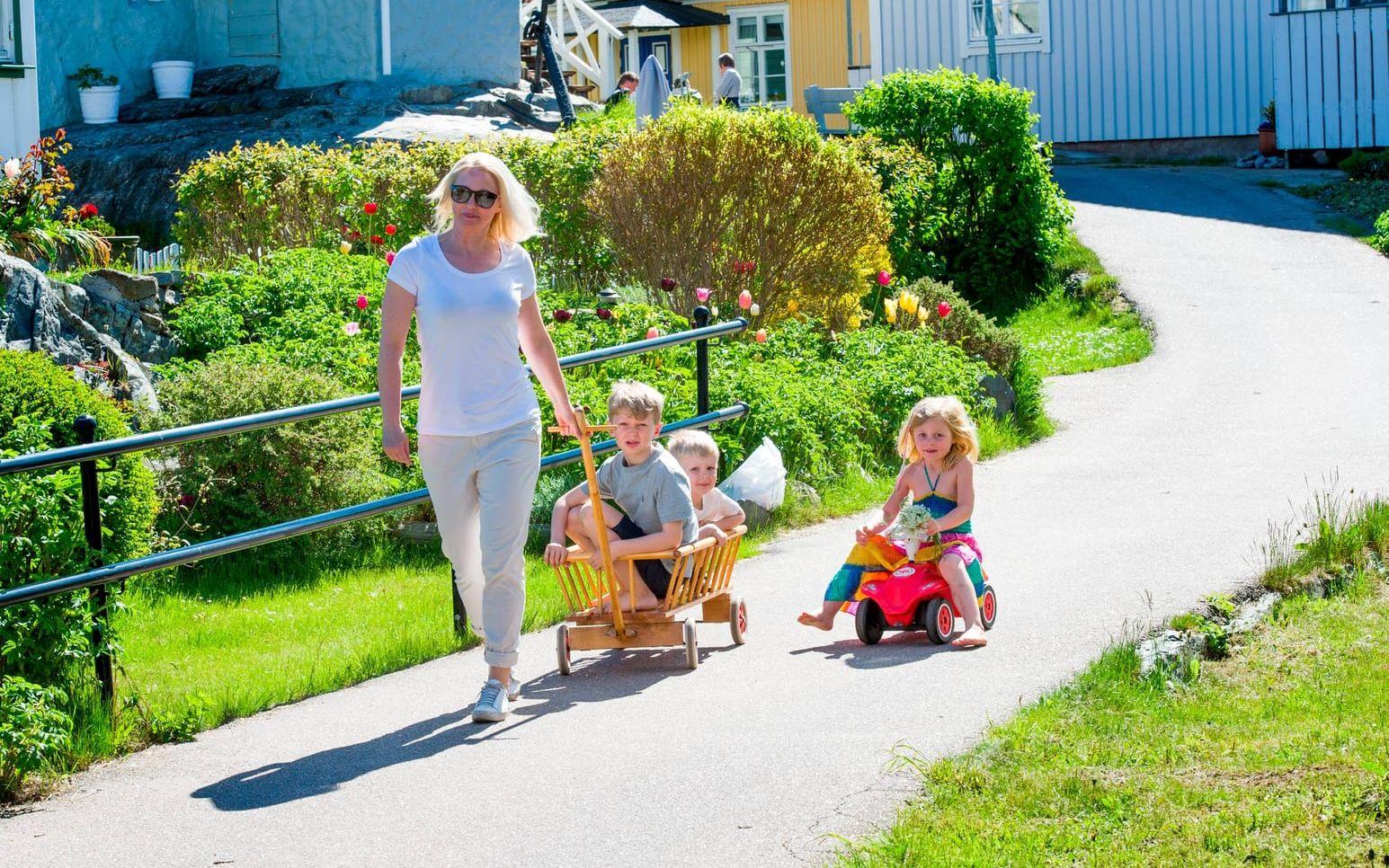 Emma, Valter, Edvin Hltvall och Wilma Gustafsson från Kungsbacka älskar det här livet.