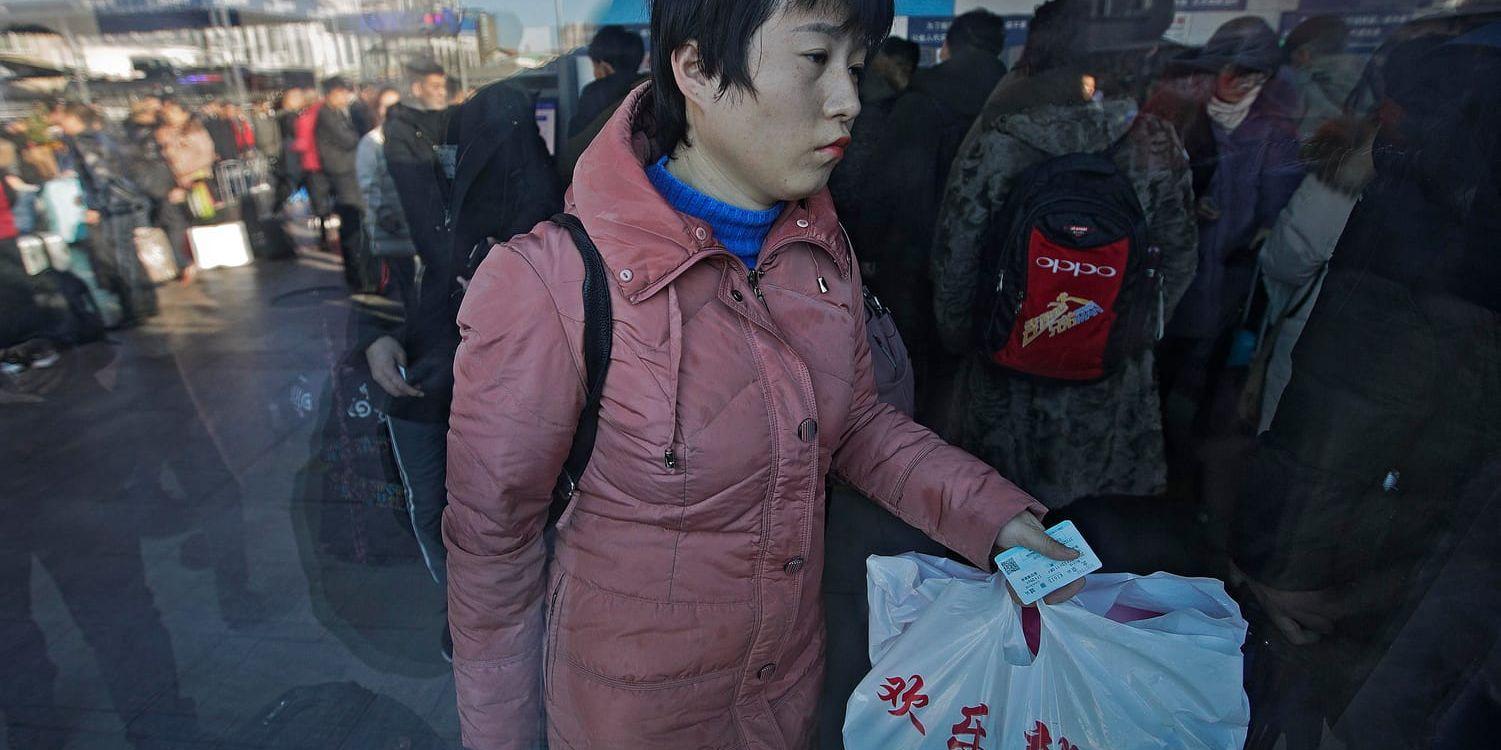 Den här veckan inleddes de restätaste dagarna på hela året i Kina, när miljoner kineser åker till sina hemorter och på semester för att fira nyåret. Det enorma resandet märks inte minst på centralstationen i Peking.