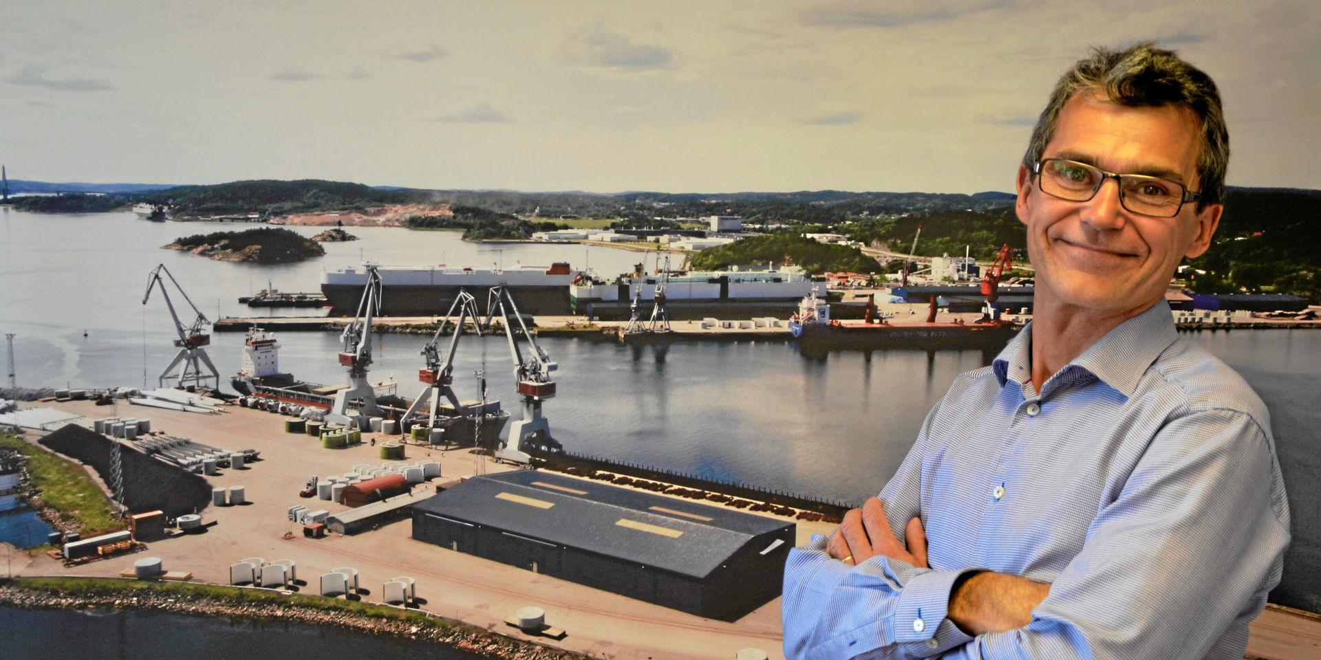 Ulf Stenberg, vd för Uddevalla hamn, är ganska nöjd med hamnens utveckling. Han nämner två nya kranar och mer plats för fartyg. 