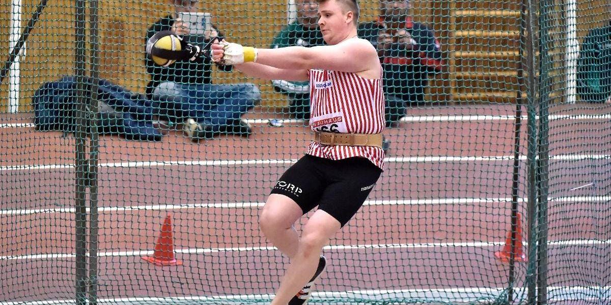 Guld. Tim Söderqvist, Hälle, tog guld i viktkastning när junior-SM avgjordes i Göteborg.