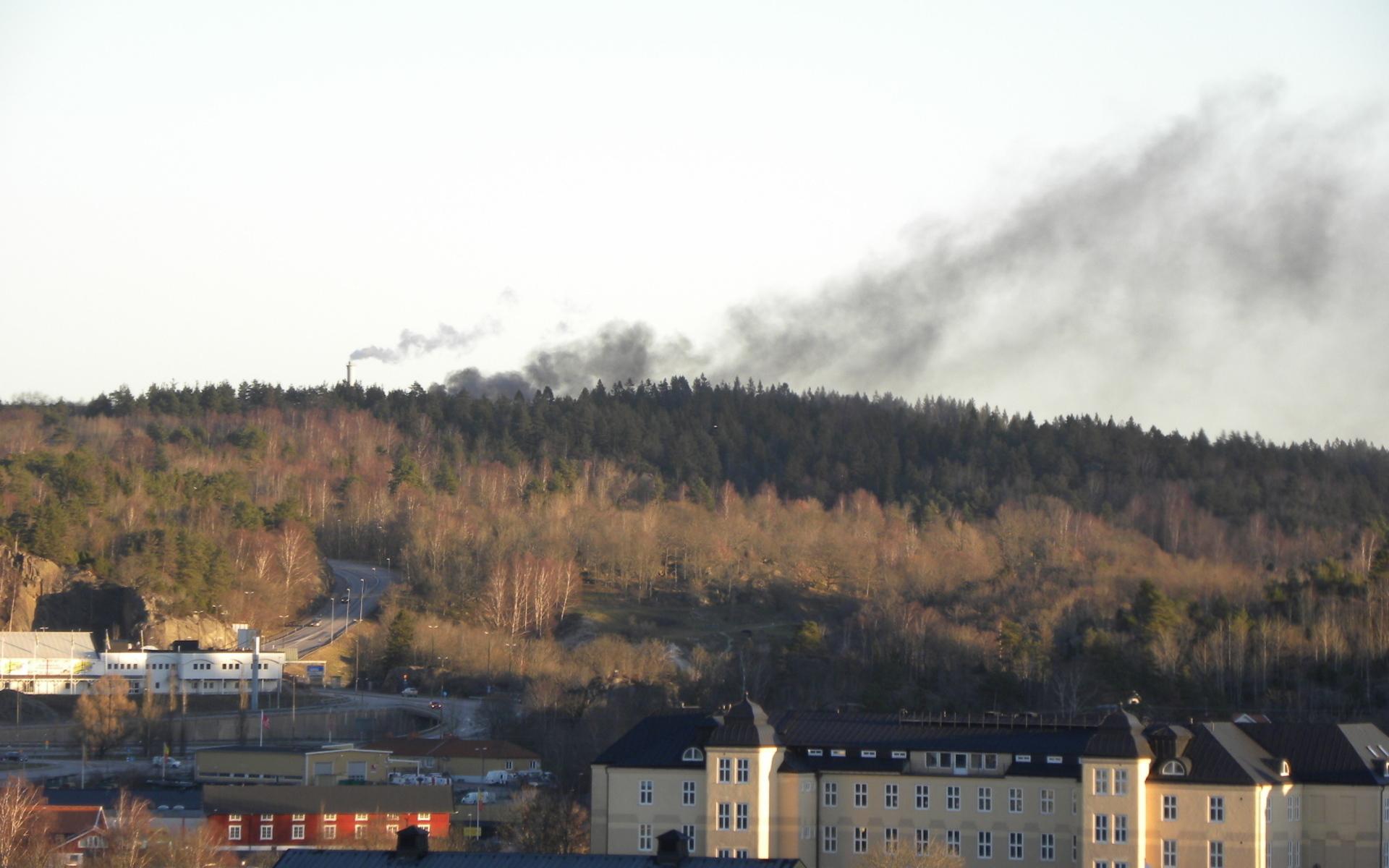 Brand på Lillesjö industriområde. Bild tagen från Tureborg med gamla regementet i förgrunden.
