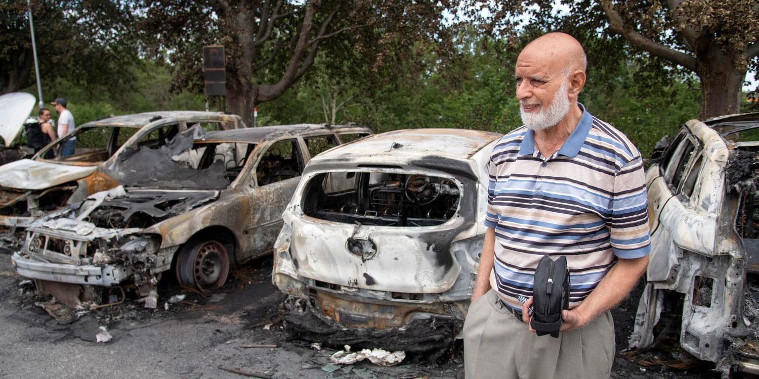 Naji Ahmed var en av flera som fick sin bil utbränd på en parkering i Östberga i södra Stockholm under natten.