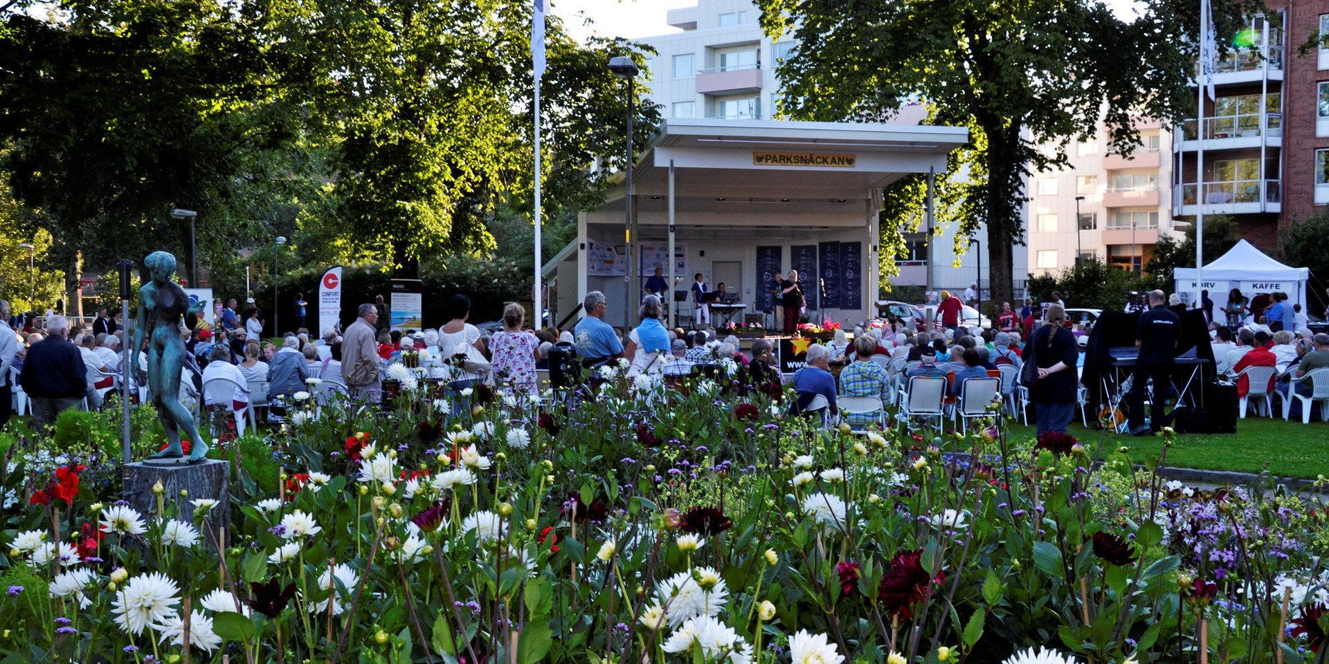 Allsång i Lysekils Stadspark under sommartid. Arkivbild.