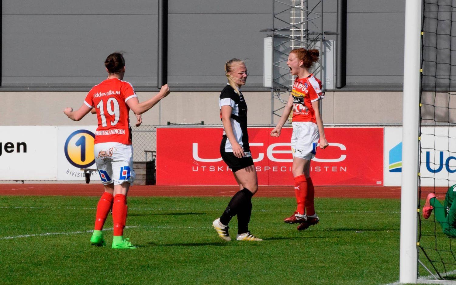Jubel. Rebecka Christensson jublar efter att ha gjort 1–0 mot Töcksfors på Rimnersvallen. Foto: Karin Carlsson