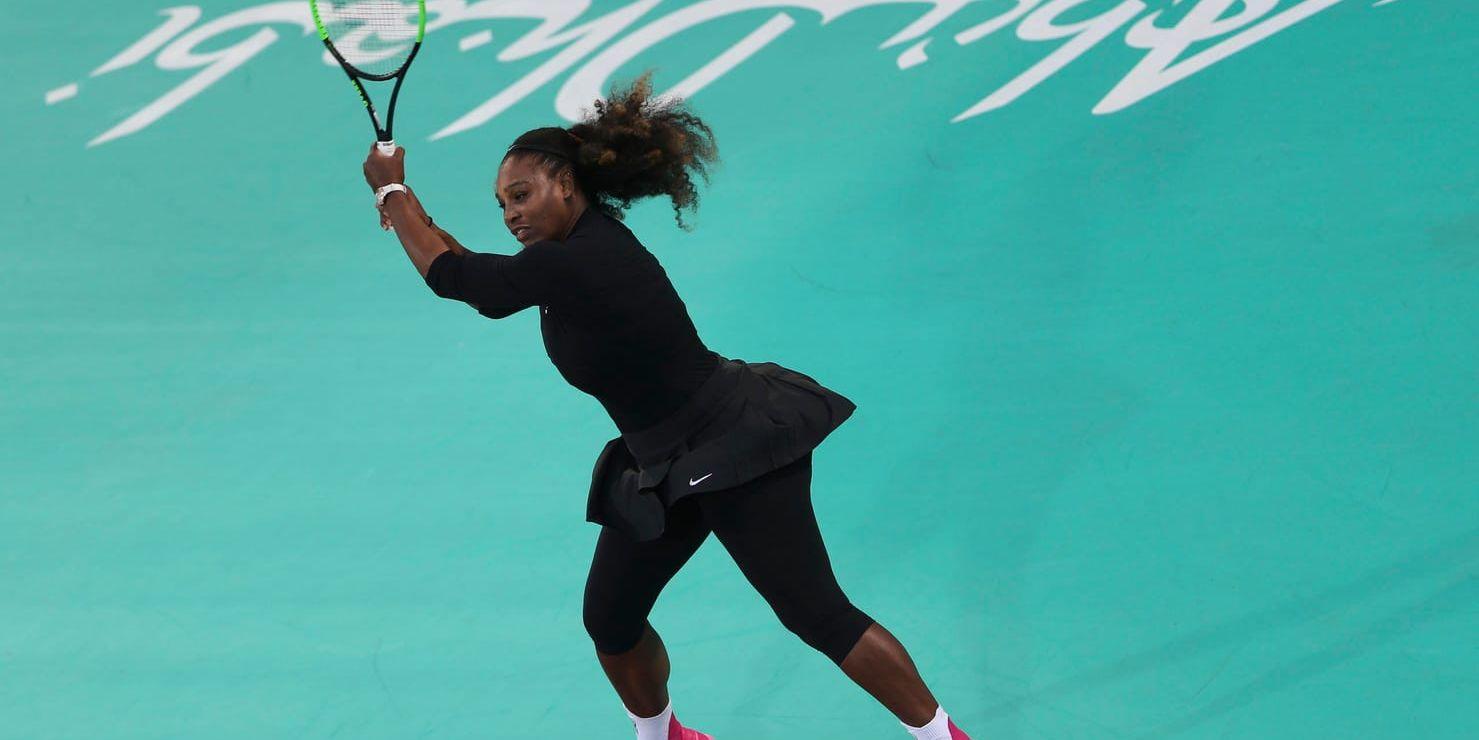Serena Williams i comebackmatchen mot Jelena Ostapenko, Lettland, i Abu Dhabi, Förenade Arabemiraten.