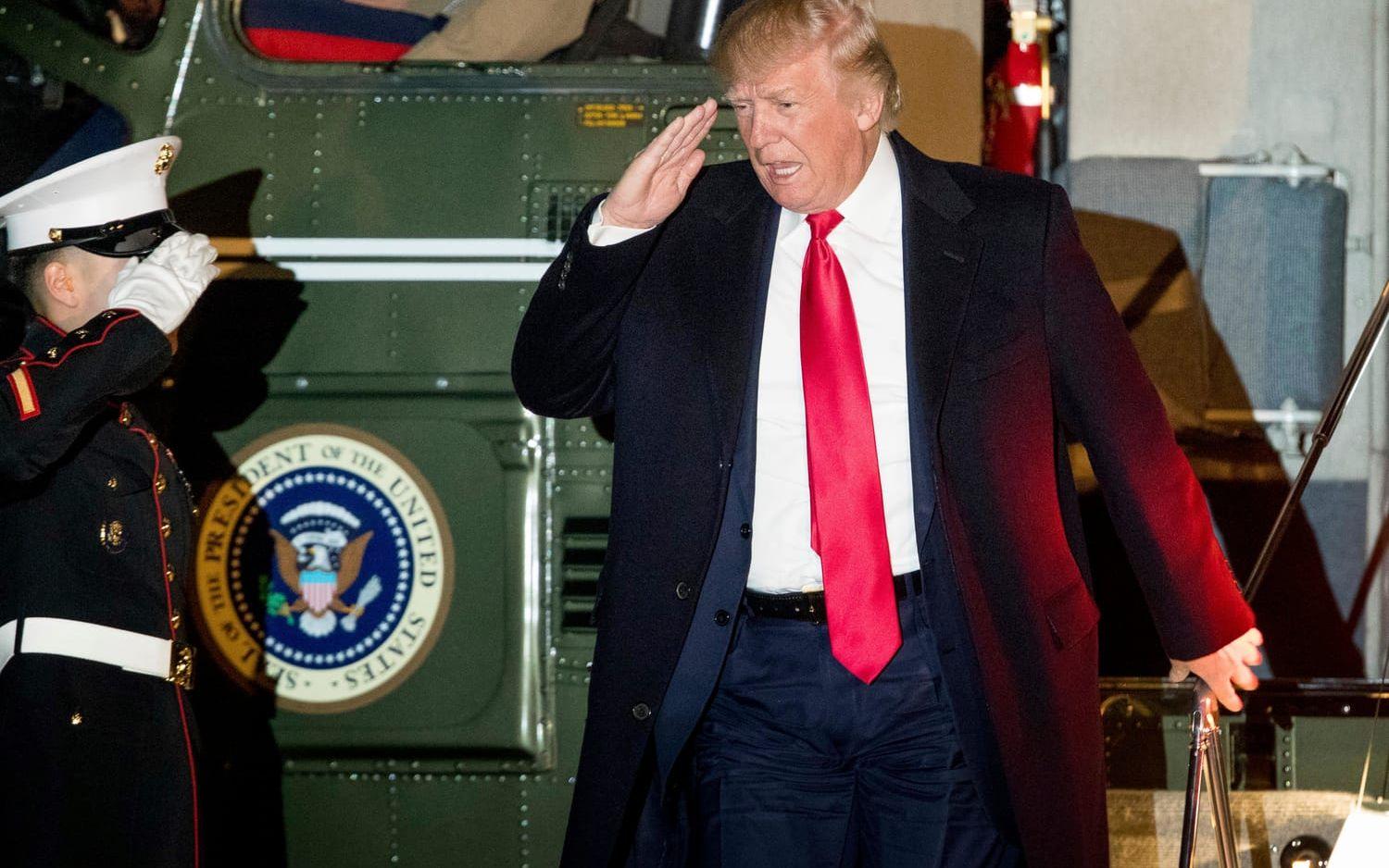 20 FEBRUARI En salut möter presidenten när han återvänder till Washington. Foto: TT