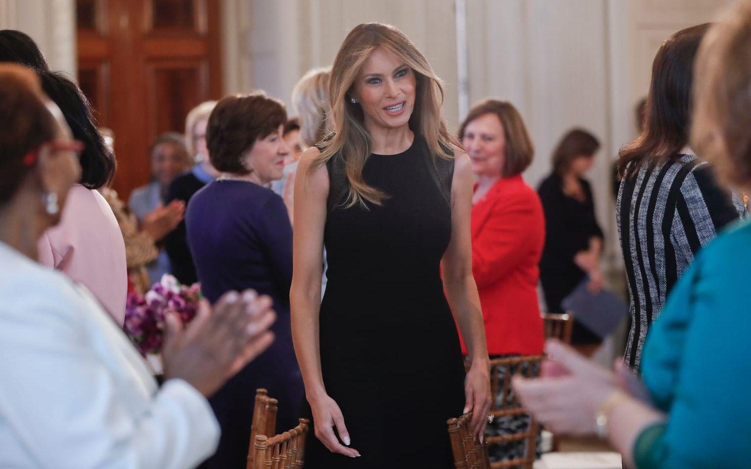 8 MARS: Melania Trump höll lunch i Vita Huset på Internationella kvinnodagen. Trump själv gjorde inga framträdanden. Foto: TT