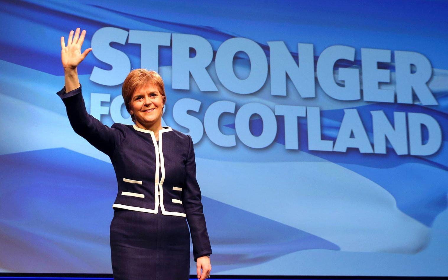 Skottlands försteminister Nicola Sturgeon har sagt att hon kan tvingas genomföra en ny folkomröstning om utträde ur Storbritannien om brexit blir ett faktum. FOTO: TT