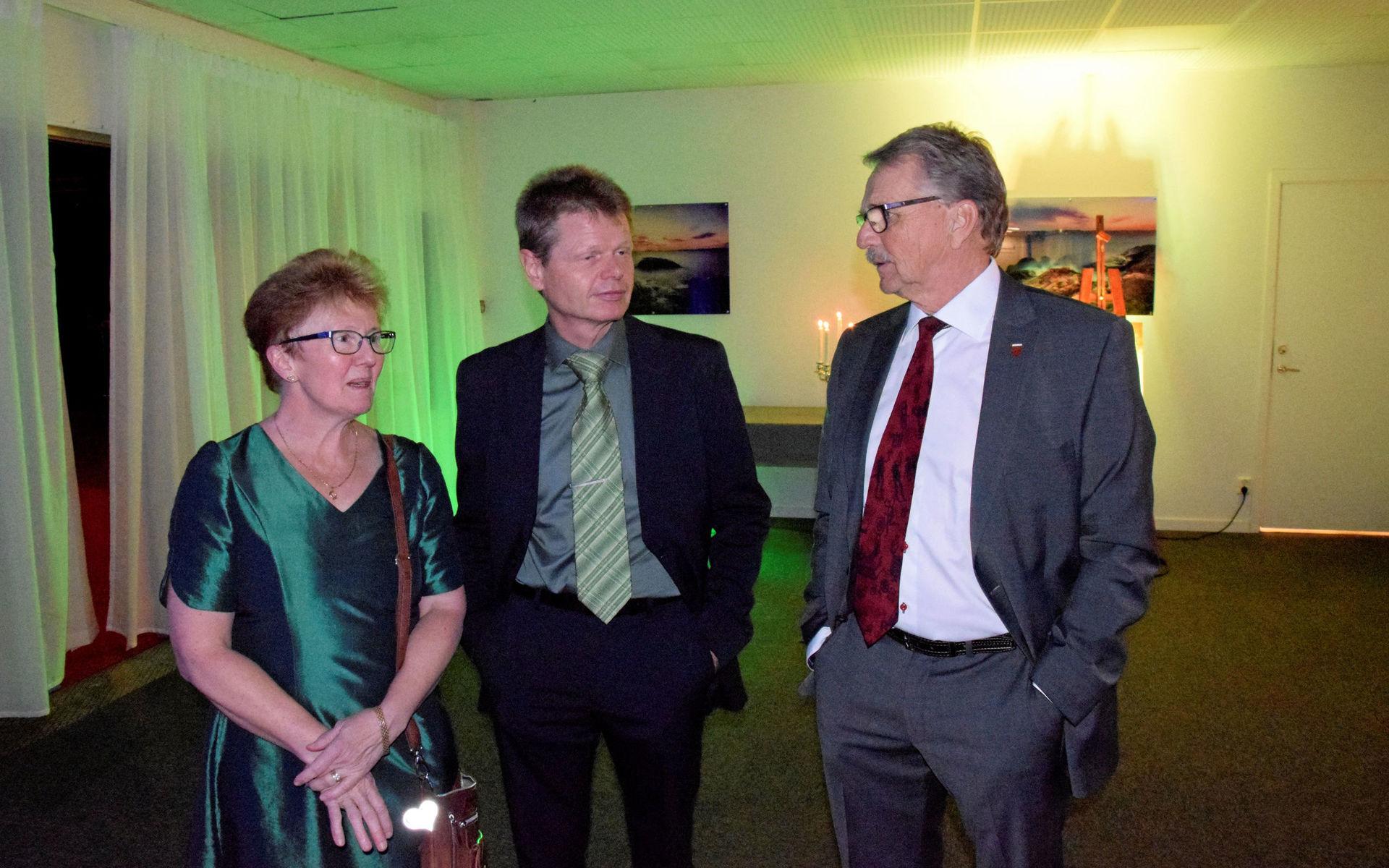 Förra kommunalrådet Claes-Åke Sörkvist tog tillfället i akt att prata med Lotta och Kim Kristiansen som driver företaget Vasco i Fjällbacka.