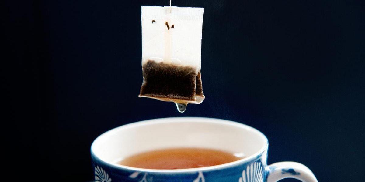 Påverkar dna. Några koppar te per vecka ger epigenetiska förändringar på ditt dna – om du är kvinna. Forskarna misstänker att det minskar risken för cancer.