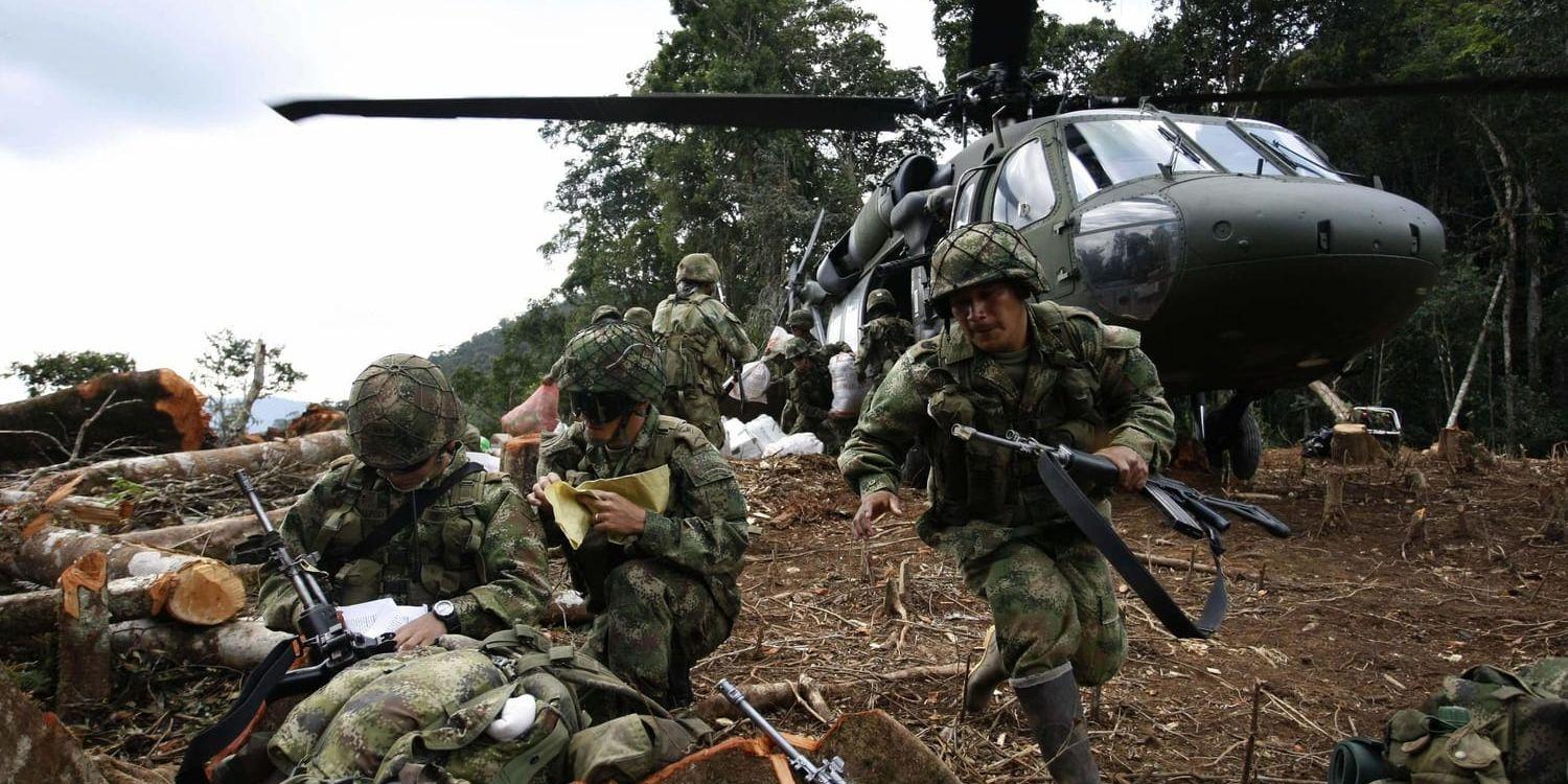 Colombiansk militär i departementet Caquetá, där rebeller förblir starka trots fredsavtalet. Arkivbild.