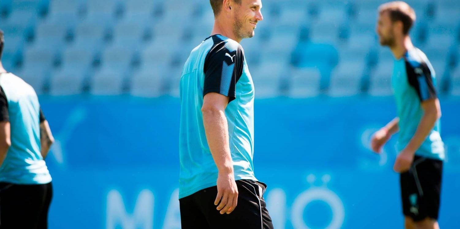 Malmö FF:s lagkapten Markus Rosenberg kunde närvara vid lagets sista träningspass inför Champions League-kvalet, men kommer inte till spel i morgondagens match.