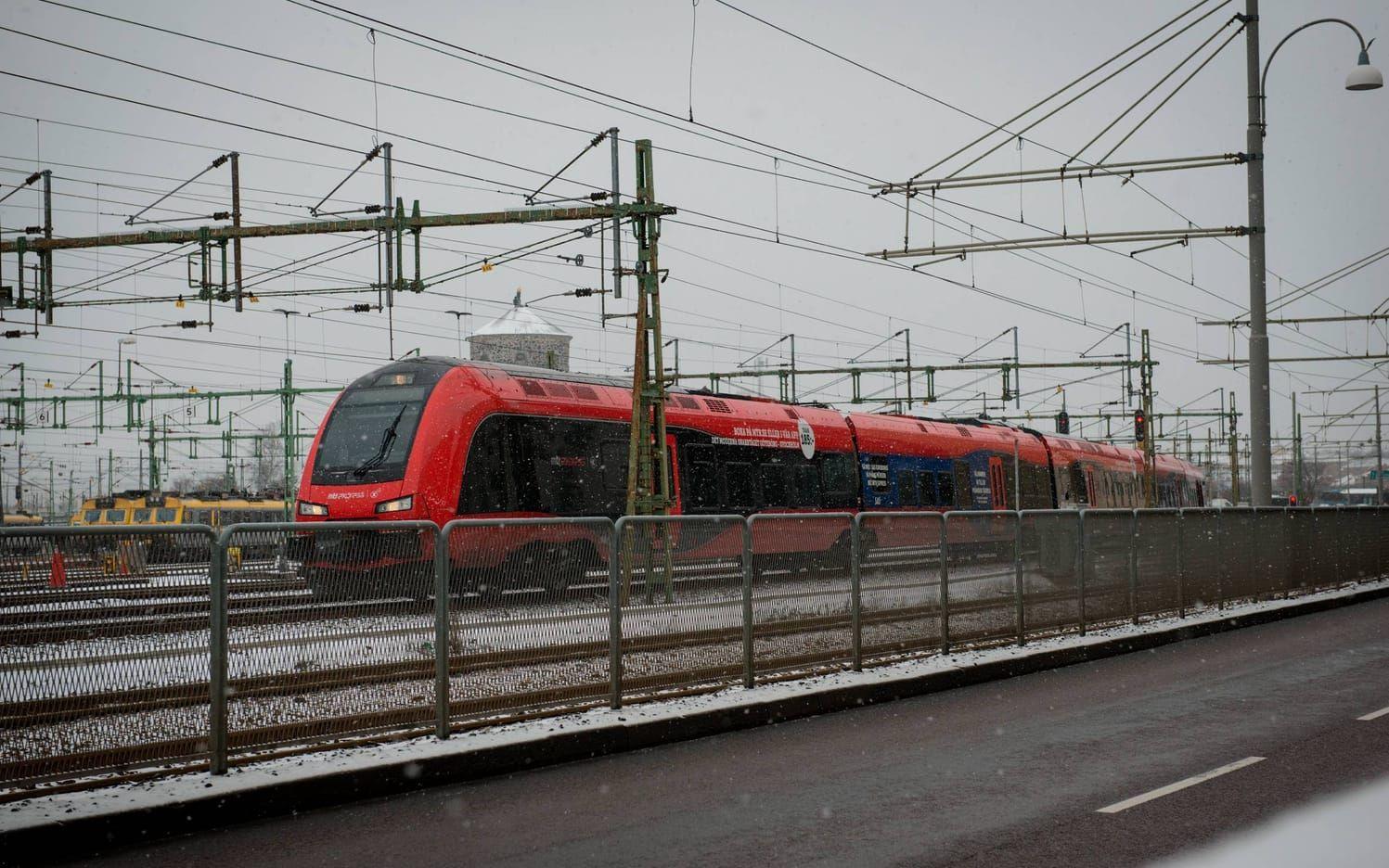 Tåget i Göteborg stoppades klockan 13.49  torsdagen 9 februari några hundra meter innan centralstationen i Göteborg.