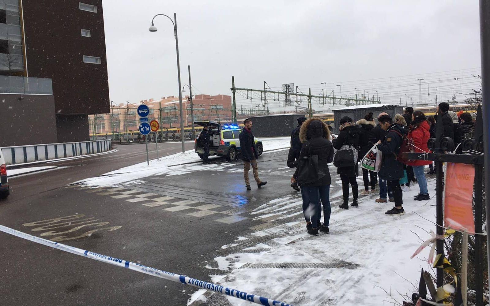 All tågtrafik från och till Göteborg stoppades efter bombhotet. Vi 17.30-tiden på torsdagen den 9 februari släpptes tågtrafiken på igen.