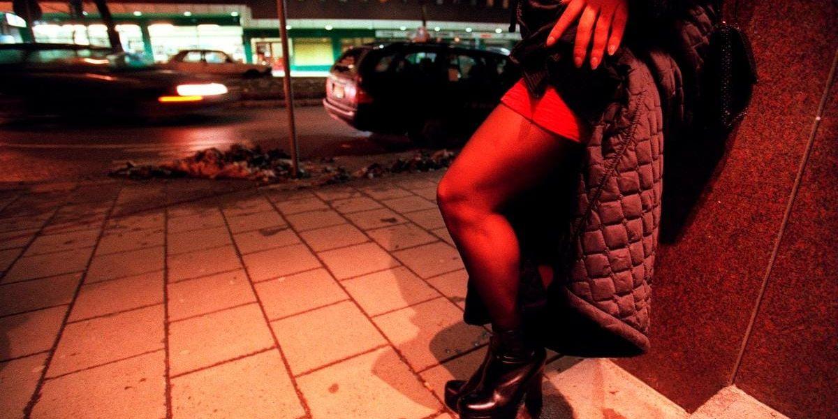 Olagligt. Sexköp har varit olagligt i Sverige sedan 1998. Nu vill regeringen kriminalisera även sexköp som gjorts utomlands.