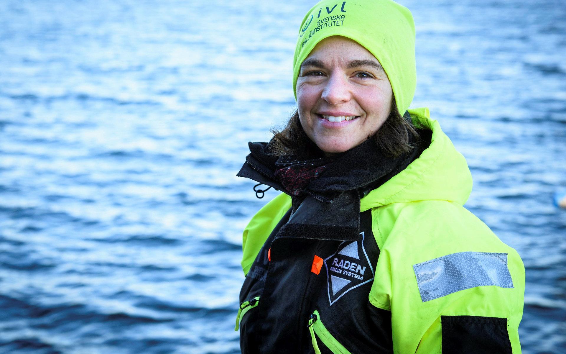 – Vi tittar på hur vi själva eventuellt kan förstärka musselbankar på kusten, säger forskaren Anna-Lisa Wrange vid Gullmarsfjorden utanför forskningsstation på Kristineberg.