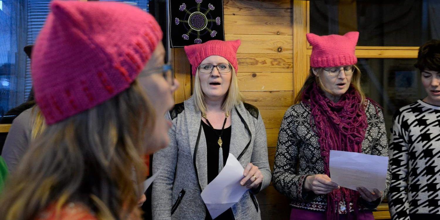 Vill inte hålla tyst. På Internationella kvinnodagen blir det manifestationer med rosa mössor, pussyhats, och sång med pussyhatrörelsens låt ”I can´t keep quiet”.