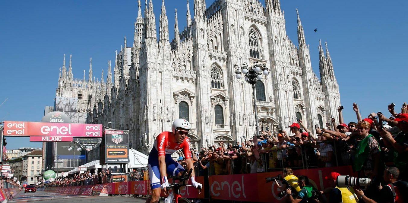 Tom Dumoulin, Nederländerna, vann Giro d'Italia i år. Här tar han sig i mål efter att ha vunnit en av etapperna. Nästa år startar cykelklassikern i Israel.
