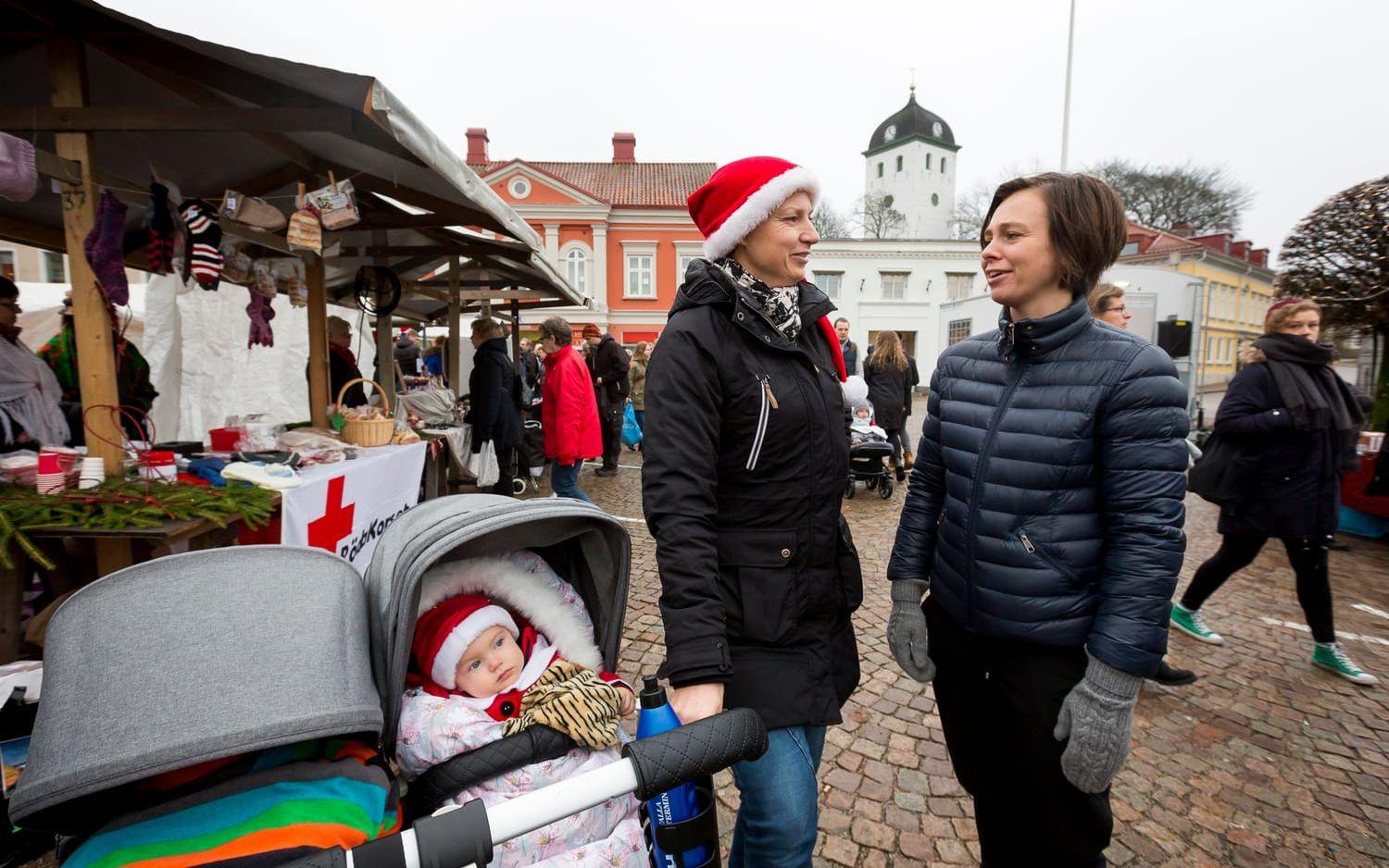 Marie Karlsson och Mia Linnervik kommer till Gammaldags jul för att lyssna på musiken