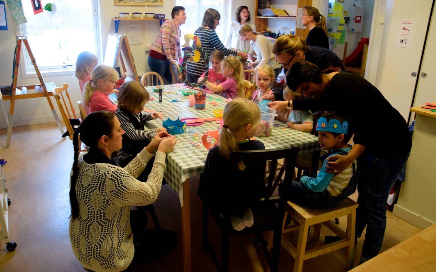 Kuratorn Marion Rydin: "Familjecentralen är en plats för hela familjen." Foto: Malin Rindvik