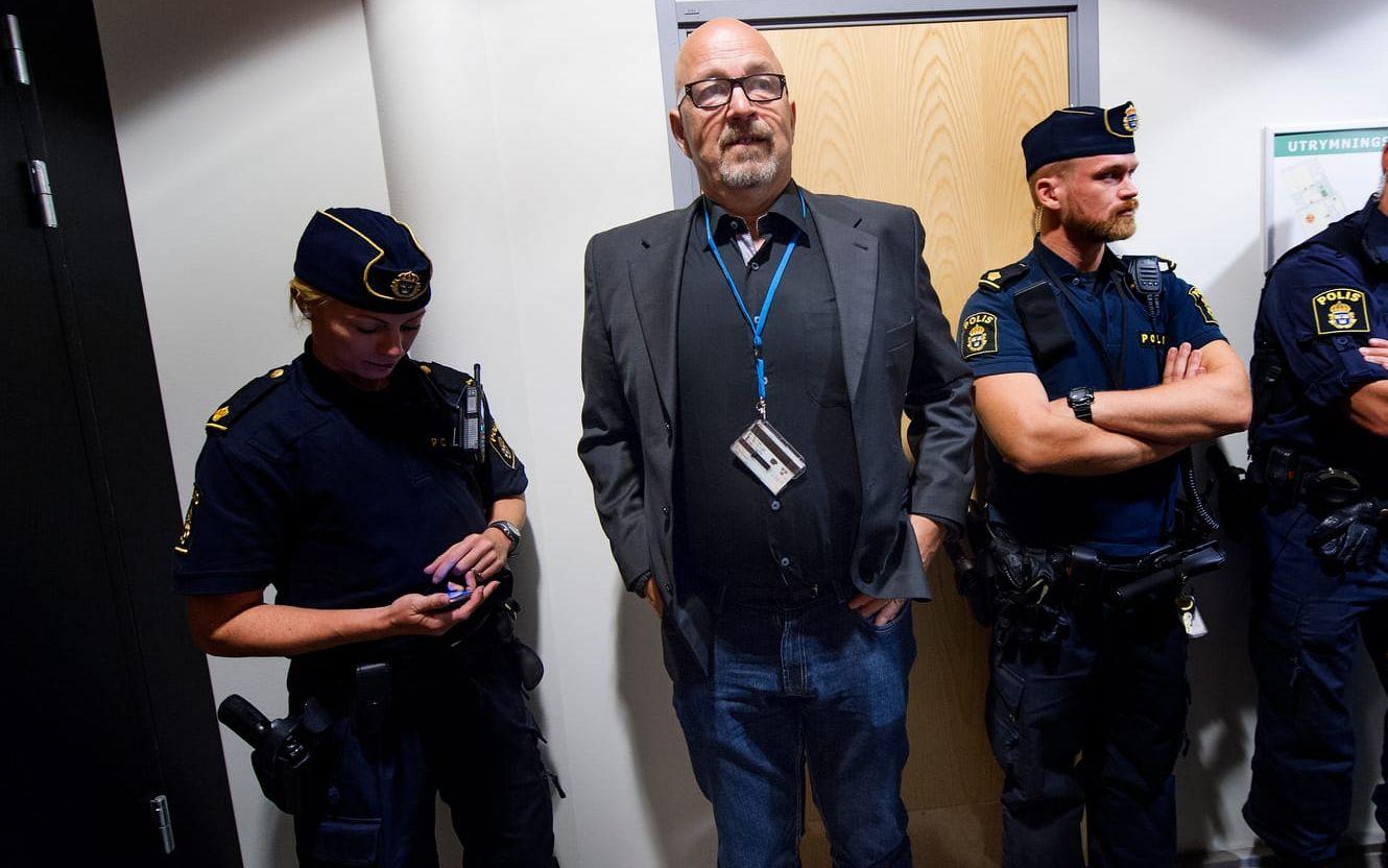 Rättegången mot de åtalade hölls vid säkerhetssalen vid tingsrätten i Göteborg. Här poliskommissarie Sten-Rune Timmersjö. Bild: Lasse Edwartz