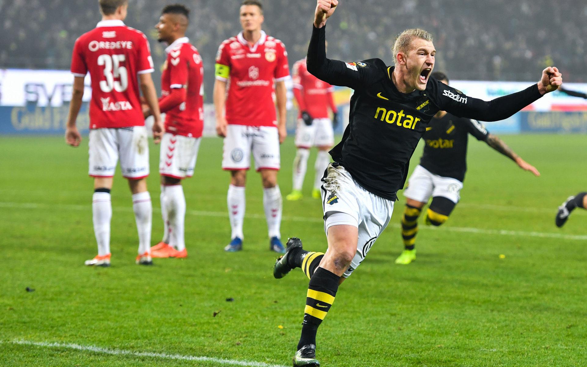 Robin Jansson jublar efter sitt 0–1-mål under fotbollsmatchen i allsvenskan mellan Kalmar och AIK.