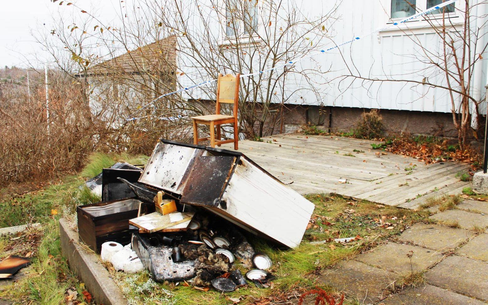 13 november klockan 00.38 brann det i en lägenhet i Strömstad. En familj fick fly lågorna.