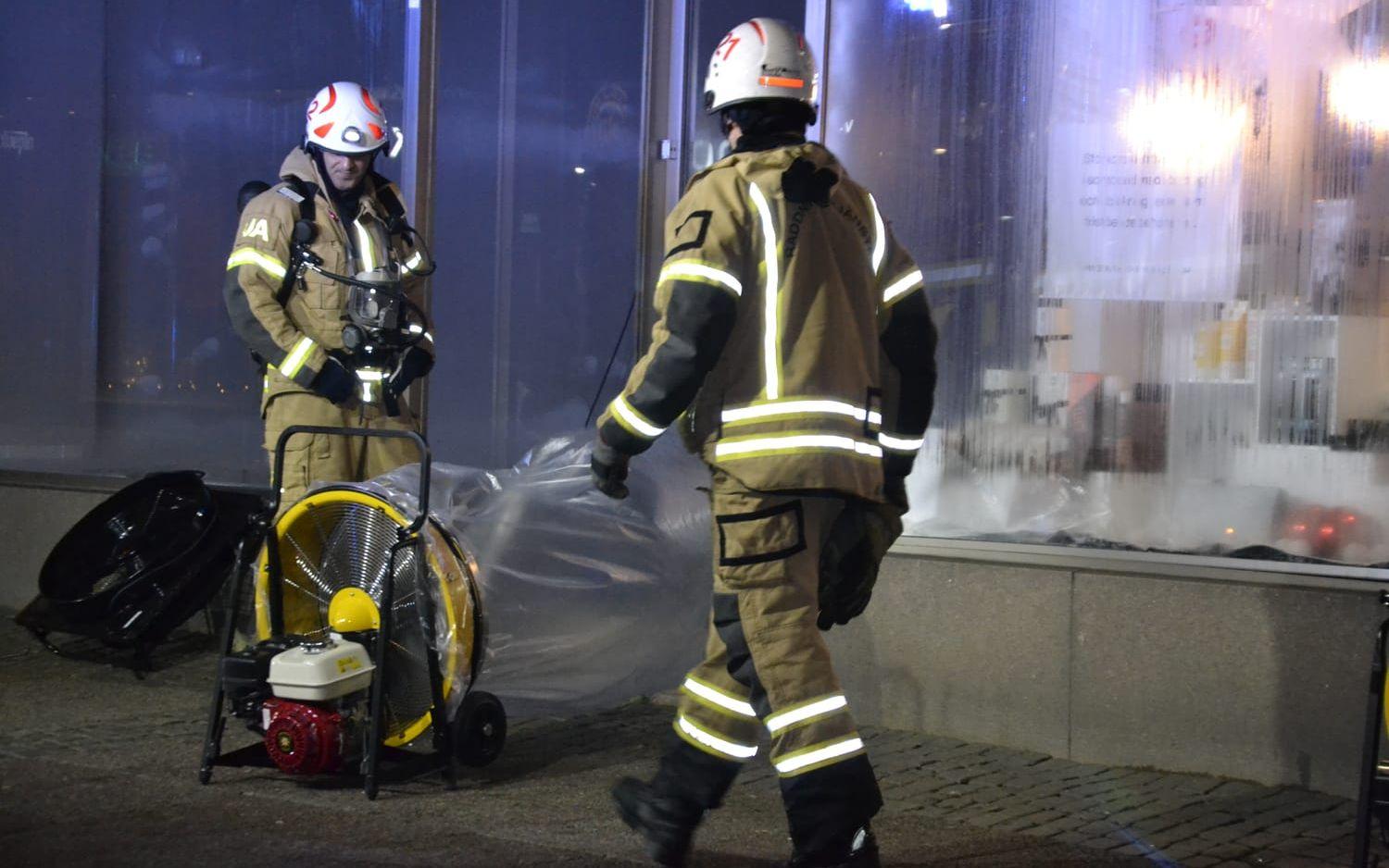 12 december, 06:50: Räddningstjänst larmas till en brand på Kungsgatan i Uddevalla.