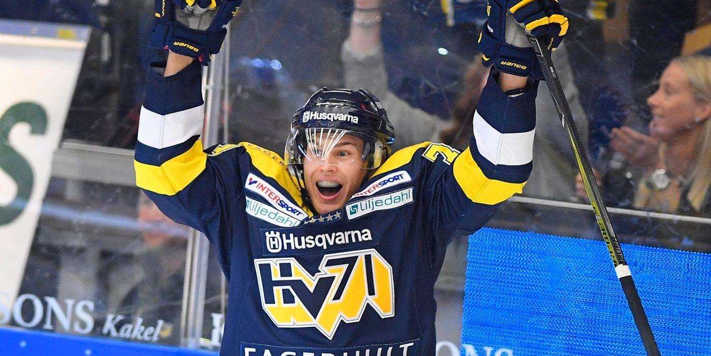 HV71:s Sebastian Wännström jublar efter sitt 1–0-mål mot Djurgården.