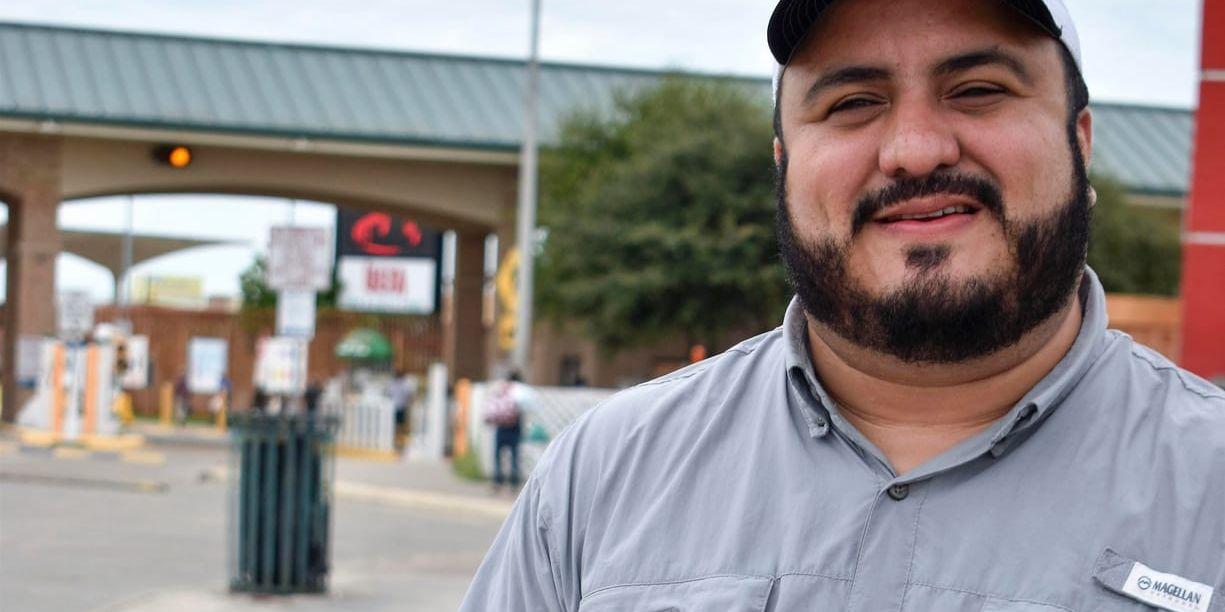 Michael Martinez bor i McAllen i Texas där han arbetar med integrationsfrågor på det lokala skoldistriktet.