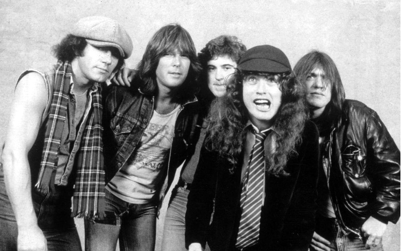 Malcom Young (längst till höger) och resten av AC/DC på 70-talet. Arkivbild: TT.
