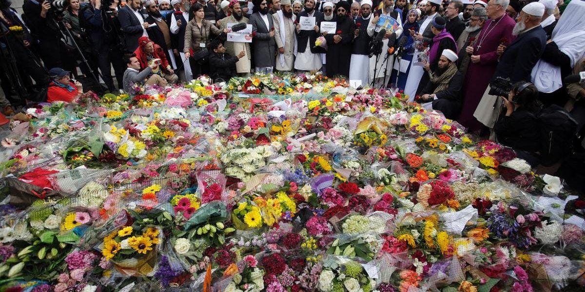 Sorg. Blommor vid platsen för terrordådet i London.