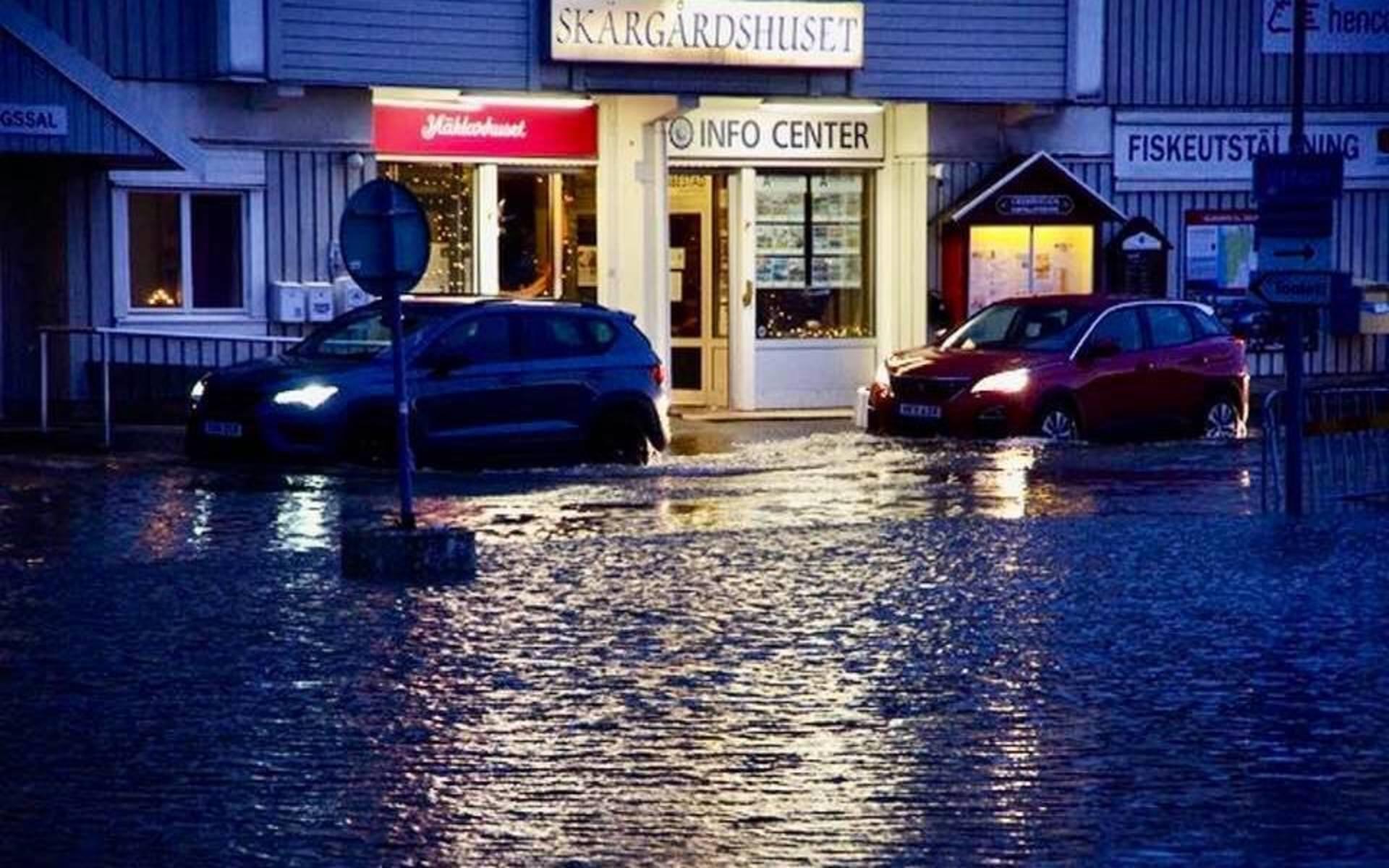 Även i Grebbestad råder det översvämning.