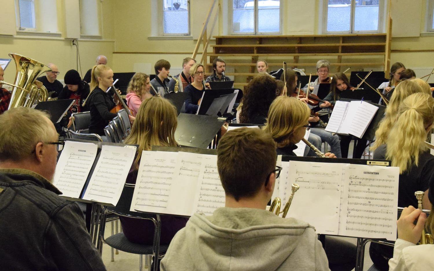Musikskolans elever laddar inför kommande konserter. Foto: Malin Rindvik