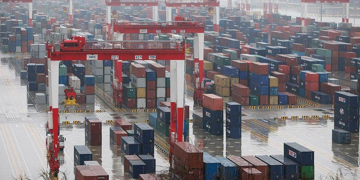 Framtiden för Lysekil? En containerhamn i Shanghai.