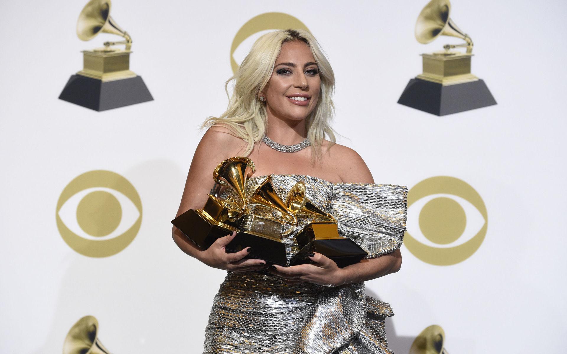 Lady Gaga hade till slut hela famnen fulla av priser.