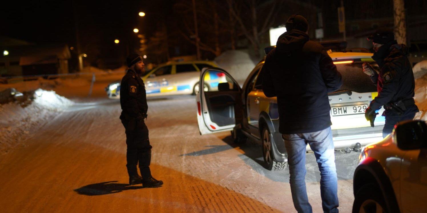 En man är skjuten till döds i Umeå.